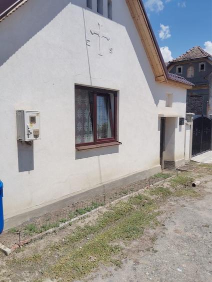 Casă cu 3 camere în Vânători