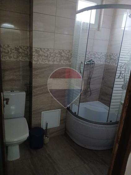 Apartament cu 2 camere semidecomandat, mobilat în Central