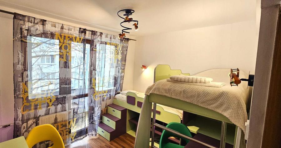 Apartament cu 3 camere semidecomandat, mobilat în Basarab