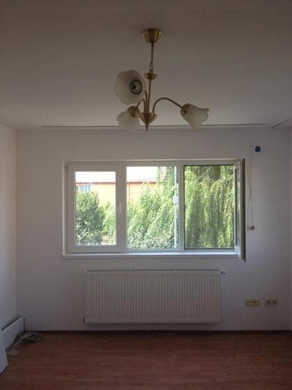Duplex cu 6 camere cu Canalizare în Central