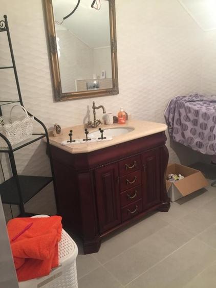 Casă individuală cu 5 camere cu Canalizare în Central