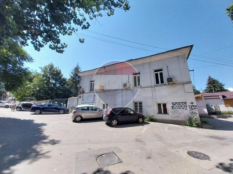 Casă individuală cu 4 camere cu Teren 1302 Mp în Ultracentral