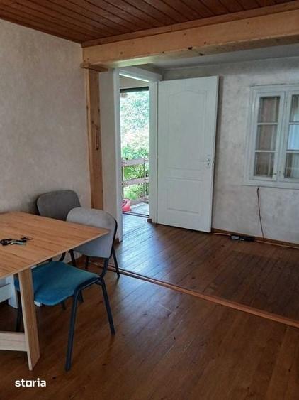 Casă cu 4 camere cu Teren 100 Mp în Izvoarele