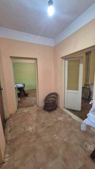 Casă cu 3 camere în Central