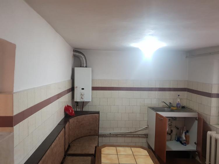 Casă cu 5 camere cu Canalizare în Palazu Mare