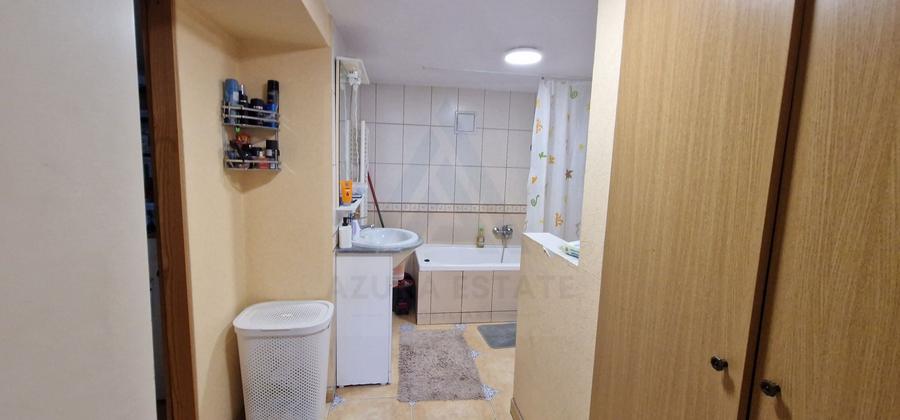 Casă individuală cu 8 camere cu Canalizare în Șura Mică