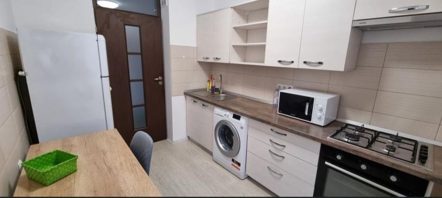 Apartament cu 2 camere decomandat în Pandurilor
