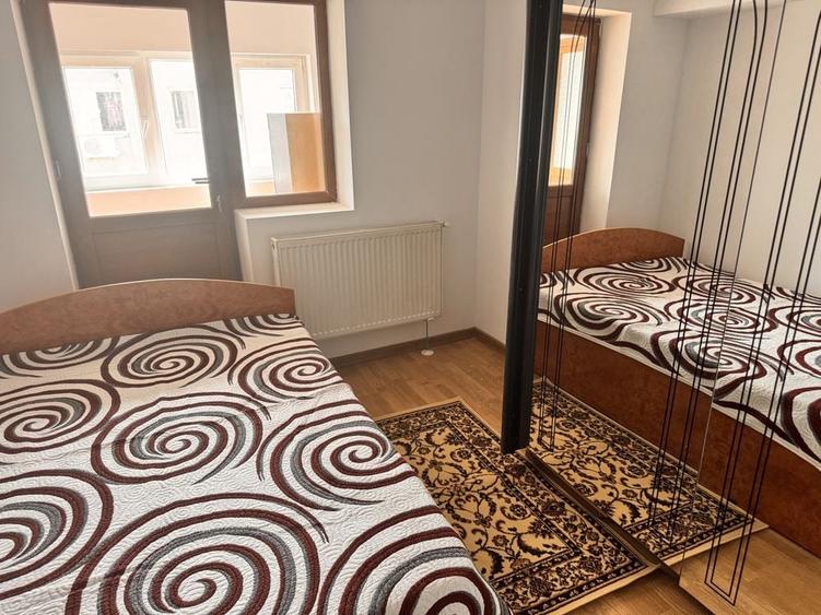 Apartament cu 4 camere decomandat în Unirii Sud