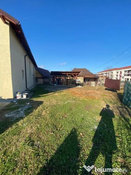 Casă cu 5 camere cu Teren 6880 Mp în Tămaia