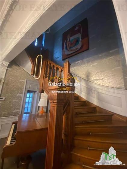 Casă cu 7 camere cu Teren 220 Mp în Central