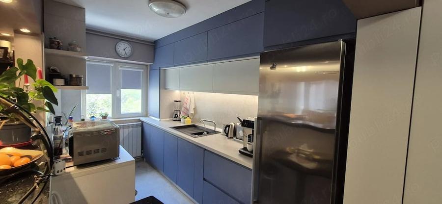 Apartament cu 4 camere decomandat în CET