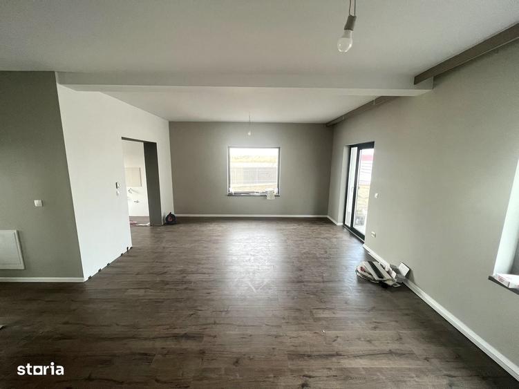 Casă cu 4 camere cu Teren 440 Mp în Tomești