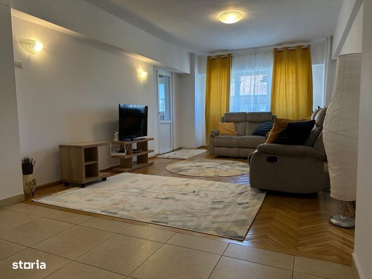 Apartament cu 4 camere decomandat în Lahovari