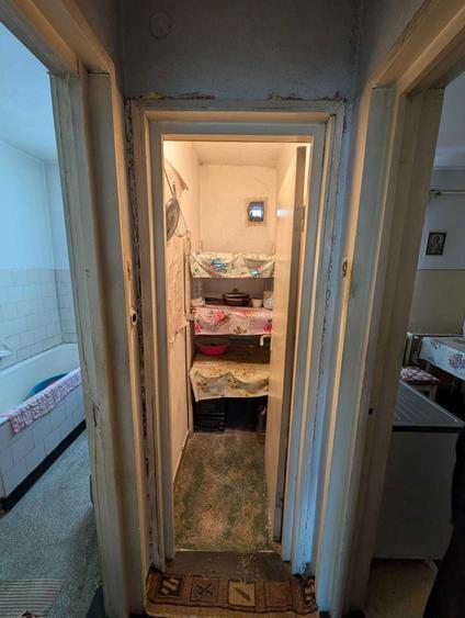 Apartament cu 2 camere semidecomandat în Traian