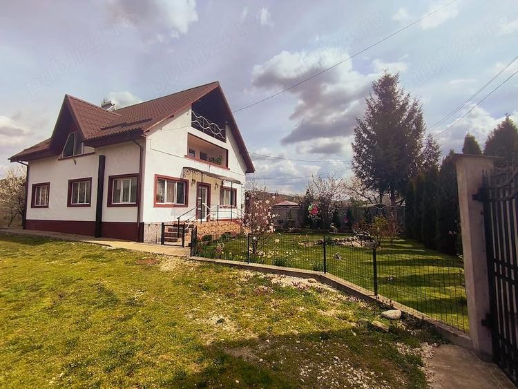 Casă cu 5 camere cu Teren 2100 Mp în Malu cu Flori