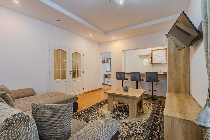 Apartament cu 2 camere semidecomandat în Centrul Istoric