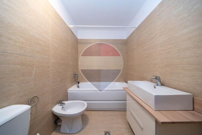 Apartament cu 3 camere semidecomandat în Sânpetru