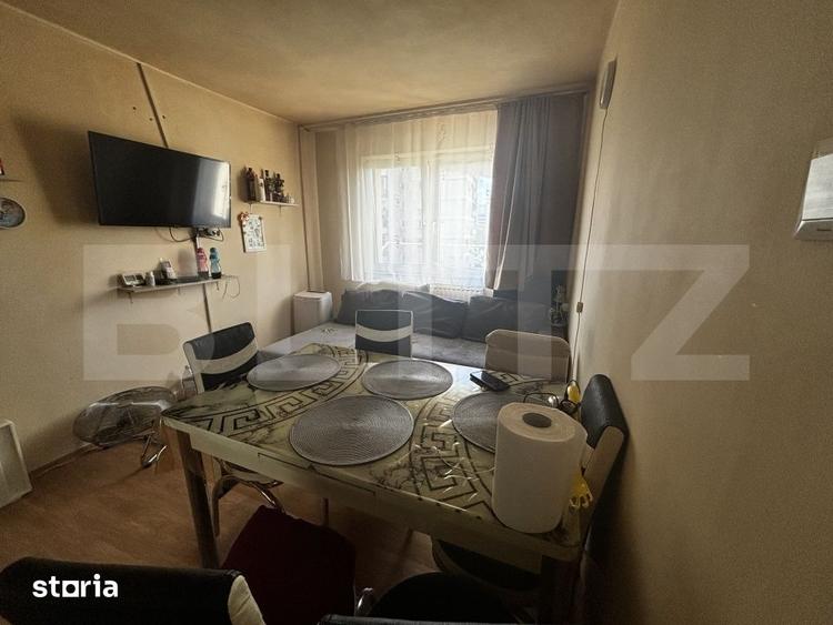 Apartament cu 3 camere semidecomandat în Micro 14