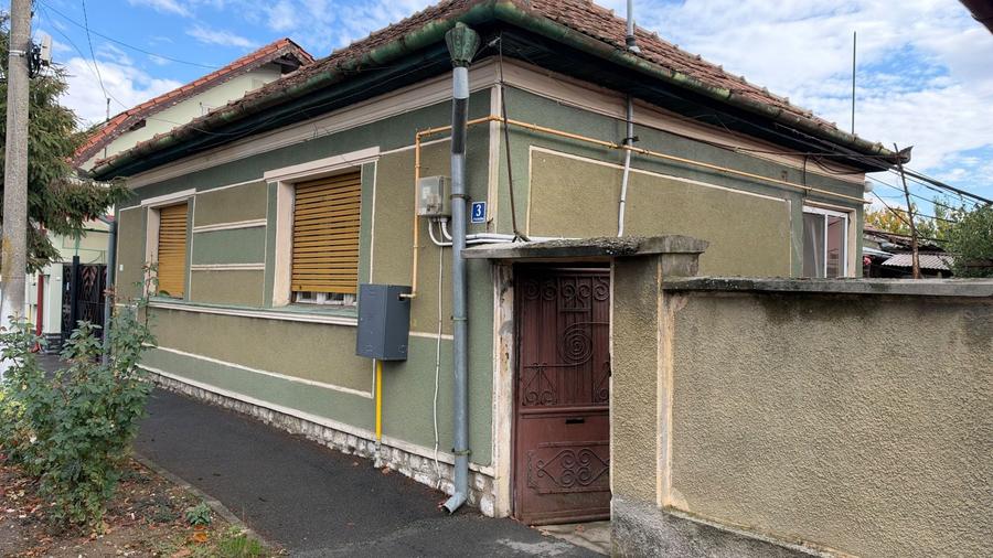 Casă individuală cu 4 camere cu Canalizare în Iosia