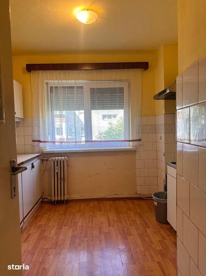 Apartament cu 3 camere decomandat în Nufărul