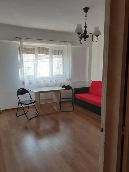 Garsonieră decomandată în Rogerius