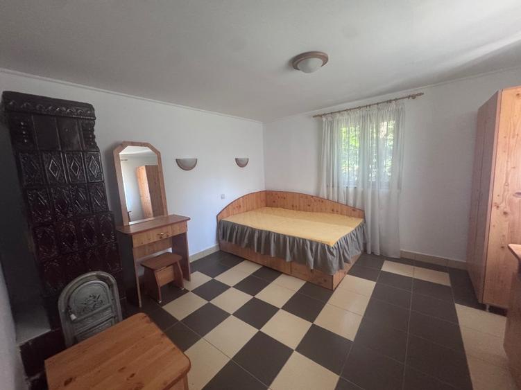 Casă individuală cu 6 camere cu Canalizare în Nord-Vest