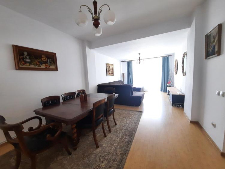 Apartament cu 4 camere decomandat în Hipodrom 4