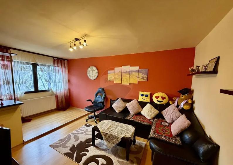 Apartament cu 3 camere decomandat în Central