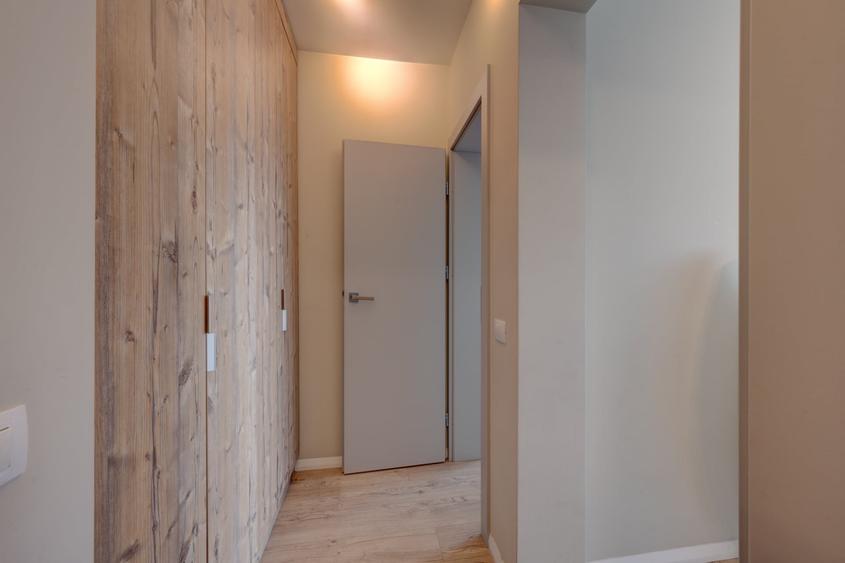 Apartament cu 3 camere semidecomandat în Grivița