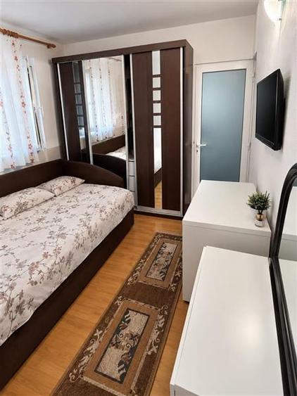 Apartament cu 3 camere semidecomandat în Păcurari