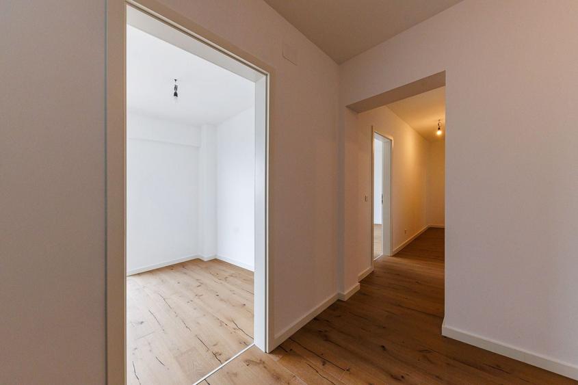 Penthouse cu 4 camere decomandat în Complex Studențesc