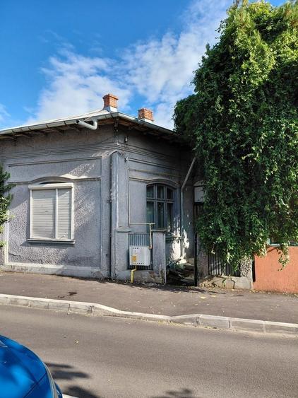 Casă individuală cu 3 camere cu Canalizare în Central