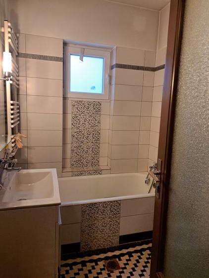 Apartament cu 3 camere nedecomandat, mobilat în Armeneasca