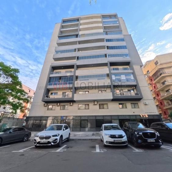 Apartament cu 2 camere semidecomandat, mobilat în Decebal