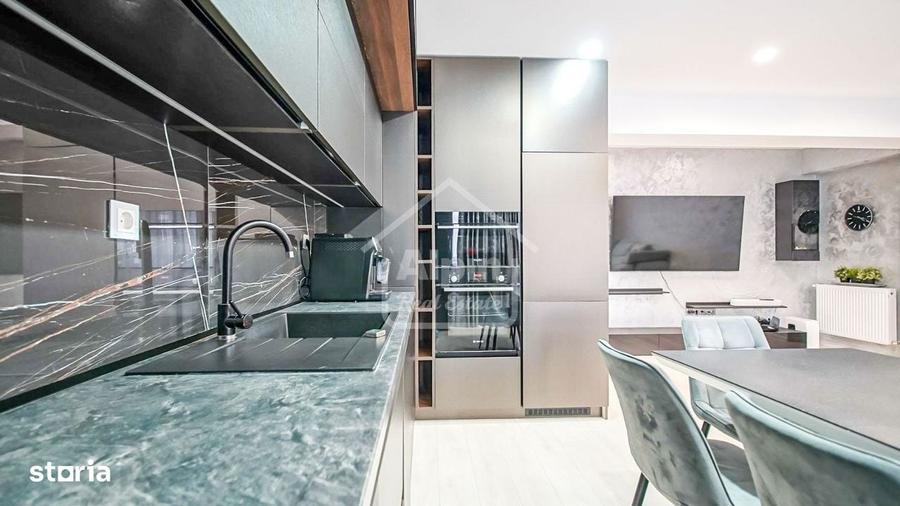 Apartament cu 4 camere decomandat în Tractorul