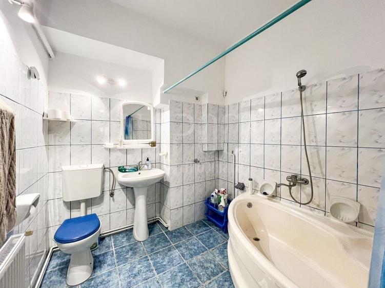 Apartament cu 3 camere decomandat în Gruia