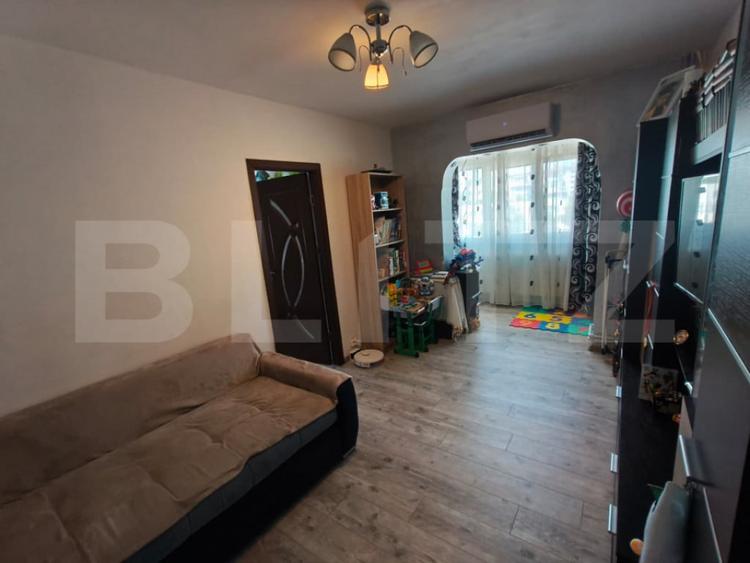 Apartament cu 2 camere semidecomandat în Craiovița Nouă