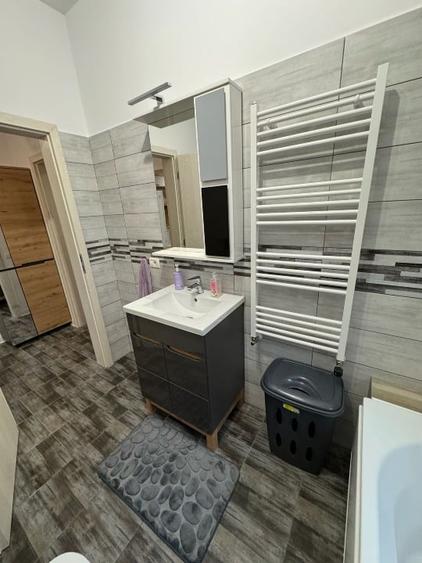 Apartament cu 2 camere decomandat, mobilat în Aradului