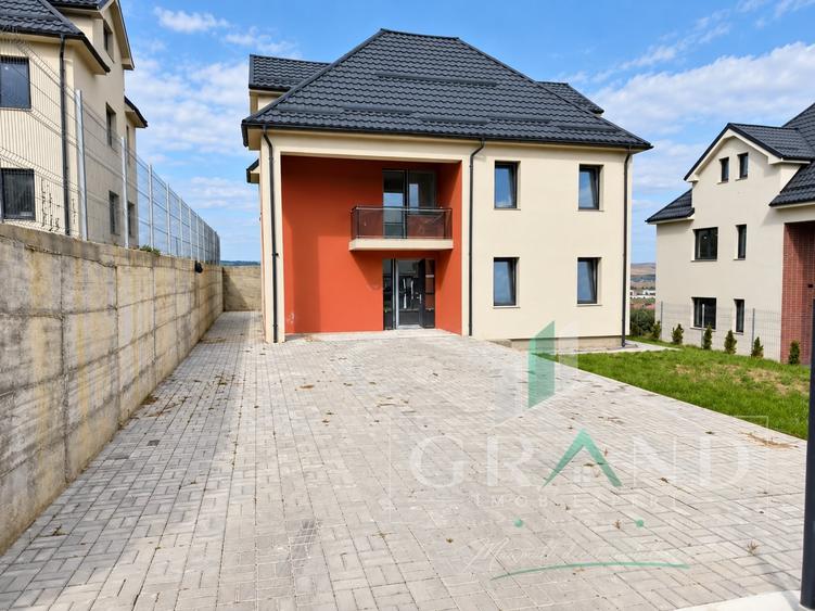 Casă individuală cu 4 camere cu Canalizare în Dezmir