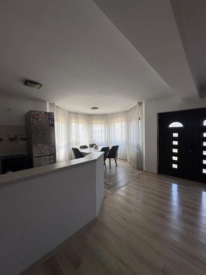 Casă cu 4 camere în Satu Nou