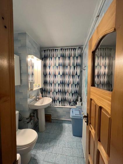 Apartament cu 3 camere decomandat în Eremia