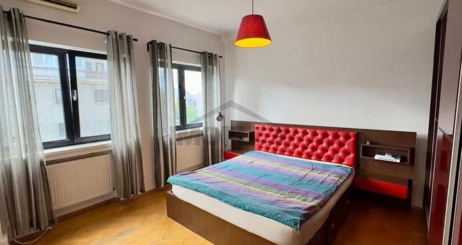 Apartament cu 4 camere în Armeneasca