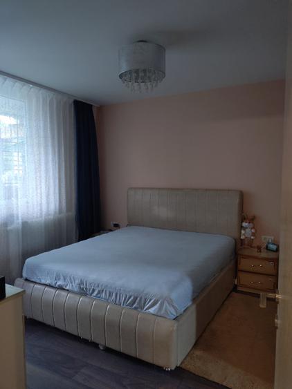 Apartament cu 3 camere decomandat în Titan
