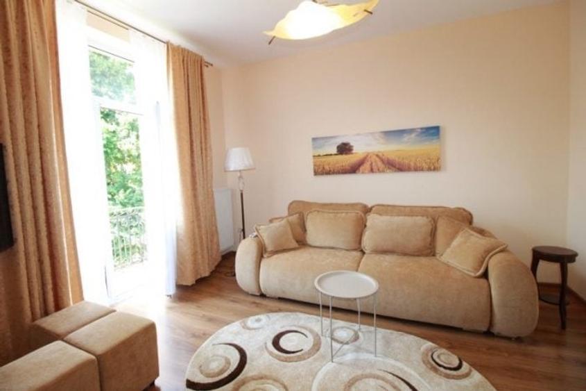 Apartament cu 2 camere semidecomandat, mobilat în Romană