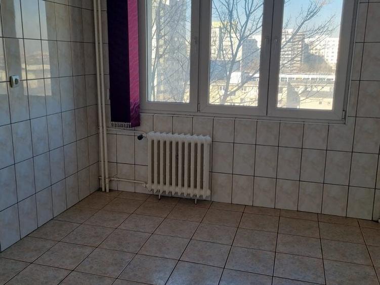 Apartament cu 3 camere decomandat în Pantelimon