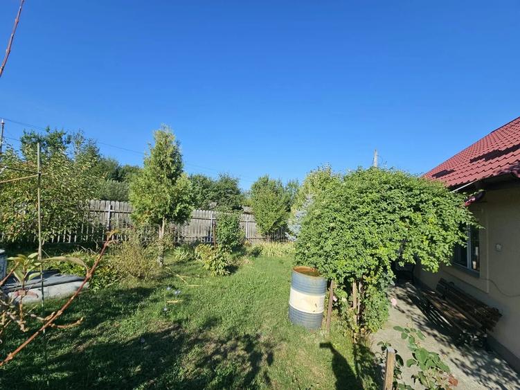 Casă individuală cu 4 camere cu Teren 1000 Mp în Central