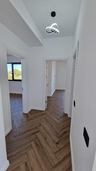 Casă individuală cu 4 camere cu Canalizare în Bariera Vâlcii