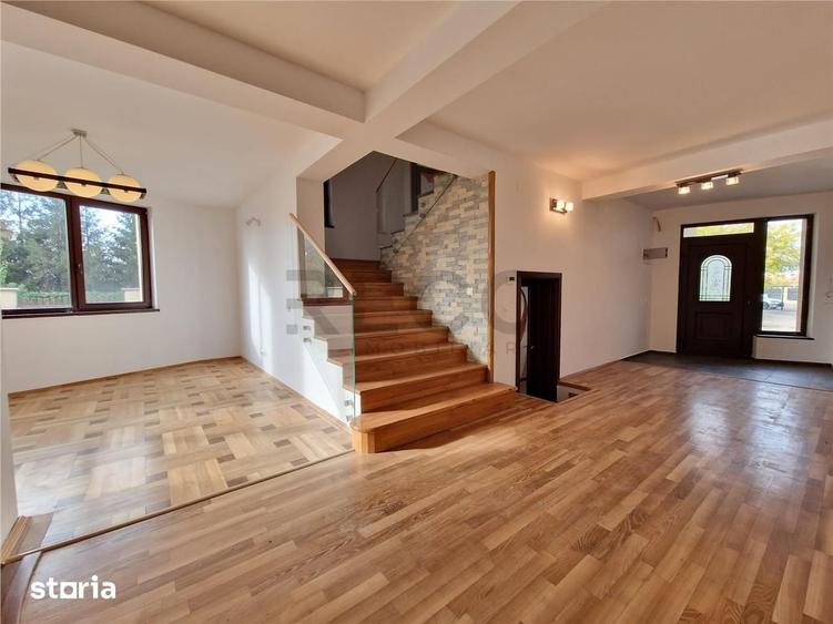 Casă cu 8 camere cu Teren 2756 Mp în Sântandrei