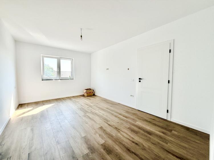 Duplex cu 4 camere cu Canalizare în Moșnița Nouă