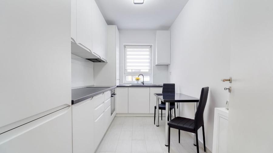Apartament cu 3 camere decomandat, mobilat în Tractorul